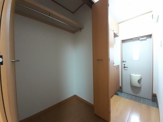 秋田県秋田市泉中央５丁目 玄関