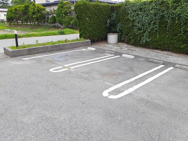 秋田県潟上市天王持長根 駐車場