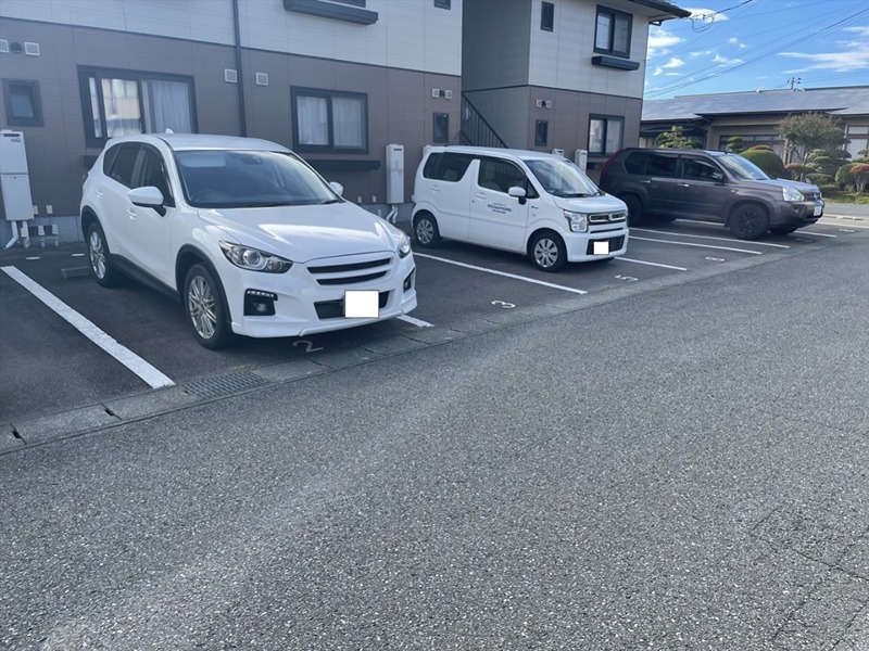 ルミエール 駐車場