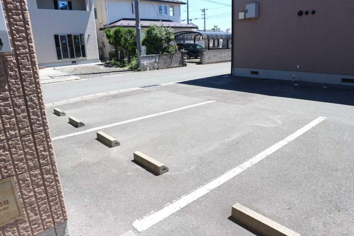 サンリバーＤ 駐車場
