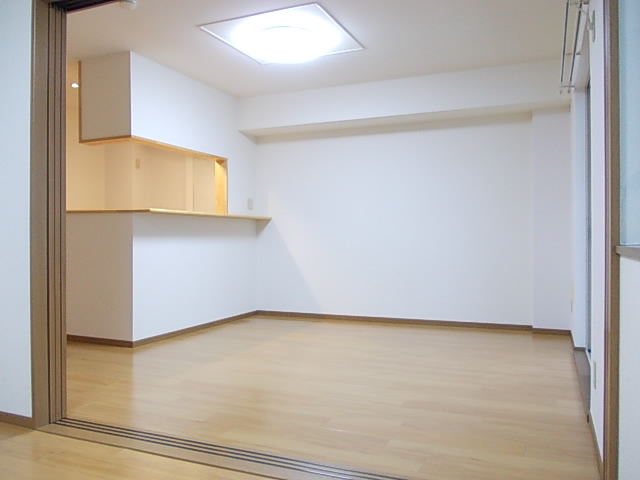 秋田県秋田市泉南１丁目 リビング
