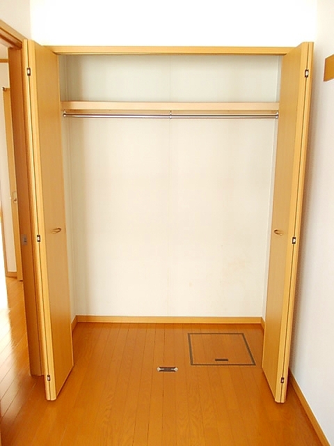 秋田県秋田市仁井田目長田１丁目 収納