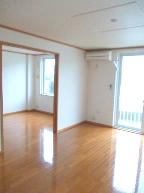 秋田県秋田市四ツ小屋中野 リビング