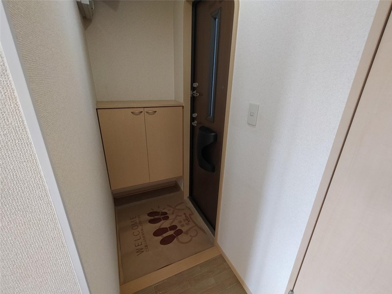 秋田県秋田市茨島４丁目 玄関
