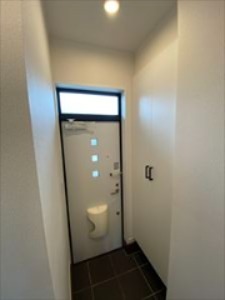 ライフキャップ下新城 玄関