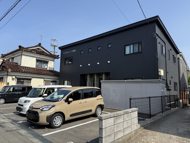ライフキャップ下新城 駐車場