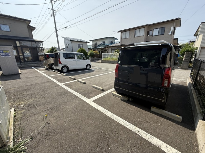 ライフキャップ下新城 駐車場