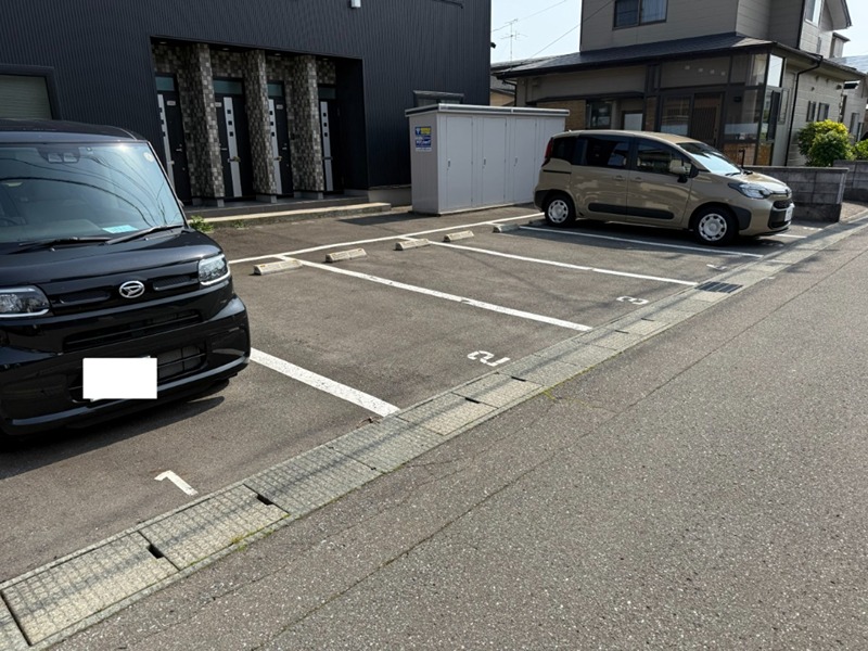 ライフキャップ下新城 駐車場