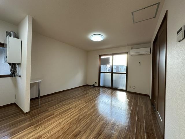 秋田県秋田市楢山城南新町 リビング