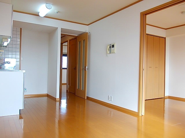 秋田県秋田市山王７丁目 リビング