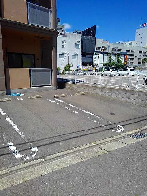 秋田県秋田市中通４丁目 駐車場
