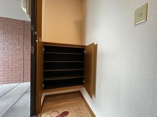 秋田県秋田市楢山城南新町 玄関