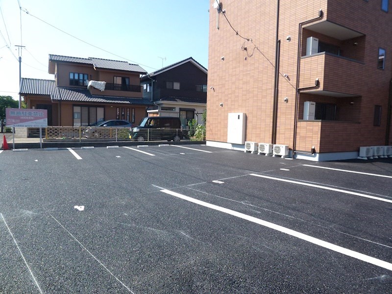 茨城県牛久市中央４丁目 駐車場