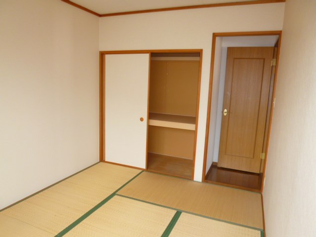 茨城県牛久市中央４丁目 収納