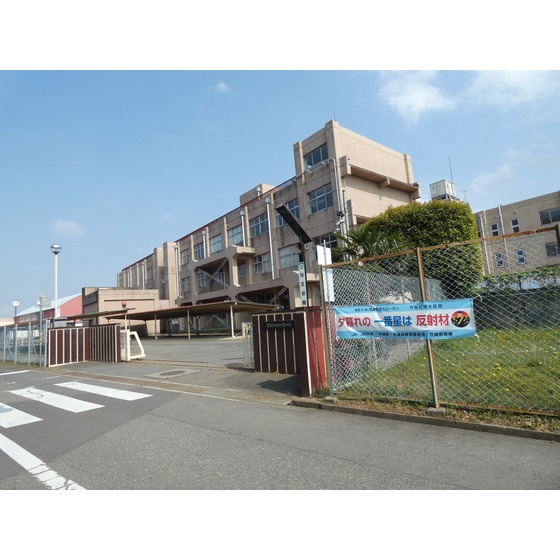 茨城県稲敷郡阿見町荒川本郷 中学校