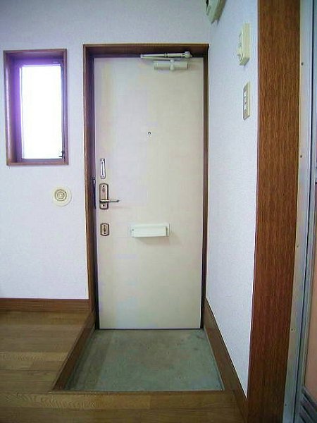 シャトルなみき  玄関