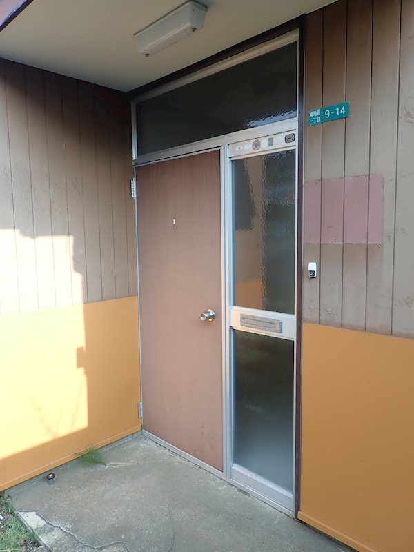 郷地町1丁目貸家  玄関