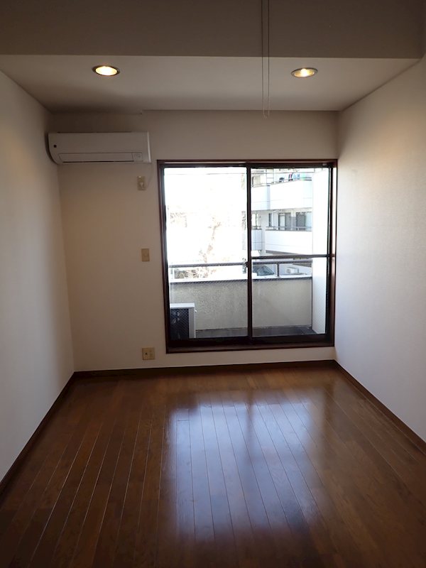 ハーフムーン リビング