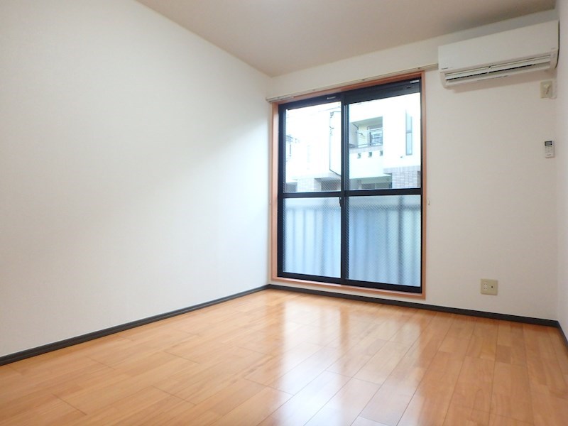 AQUA新山下 ベッドルーム