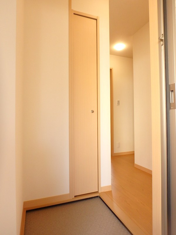 メゾン・レインボー 玄関