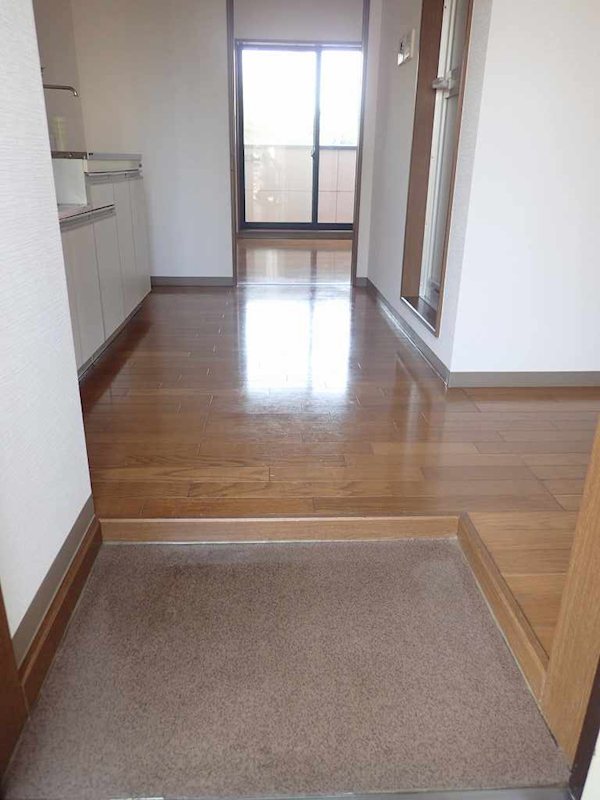 エス・カリーノ 玄関