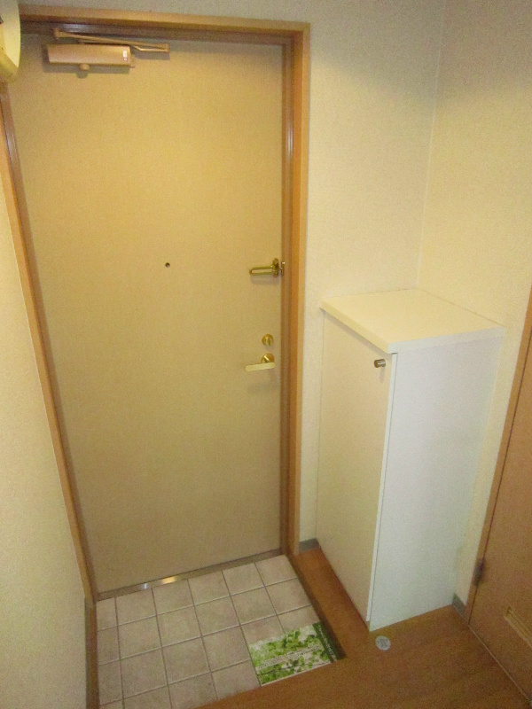 ロイヤルヒルズ 玄関