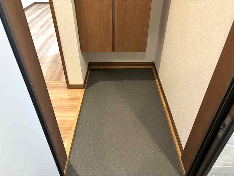モンセラテ原木中山 玄関
