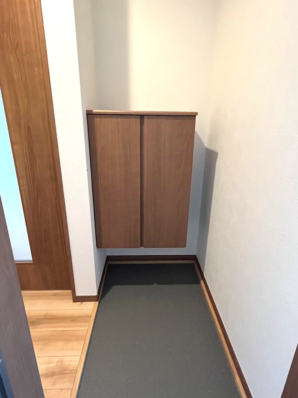 モンセラテ原木中山 玄関
