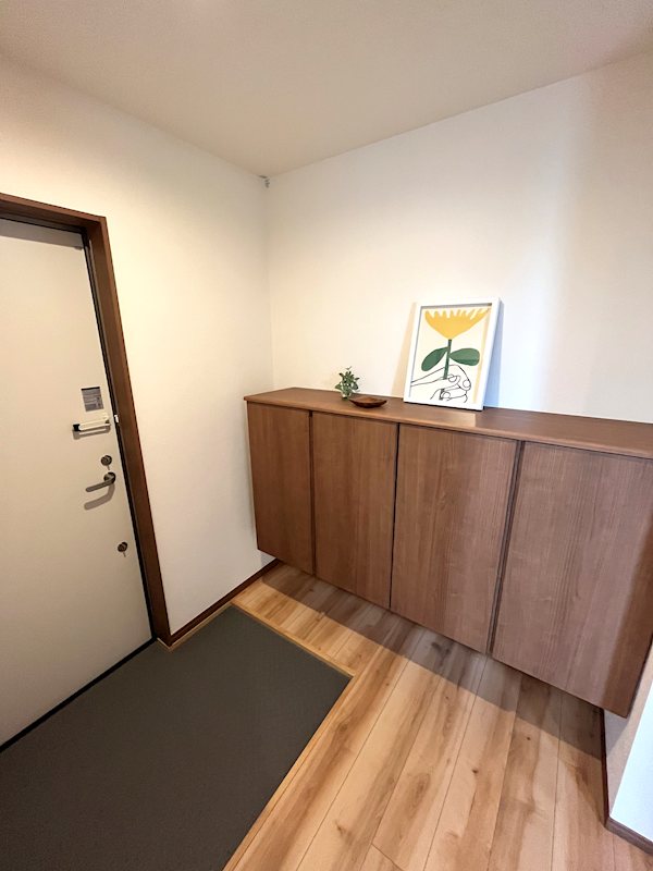 モンセラテ原木中山 玄関