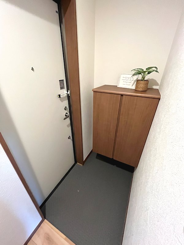 モンセラテ原木中山 玄関