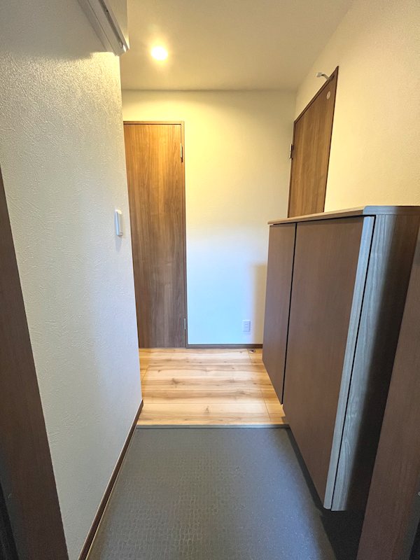 モンセラテ原木中山 玄関