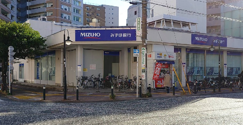 メゾン・ド・ウィングス 銀行