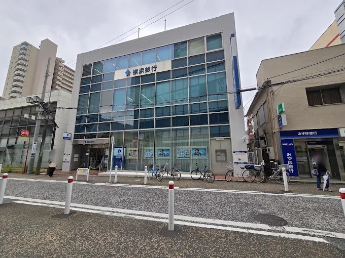 メゾン・ド・ウィングス 銀行
