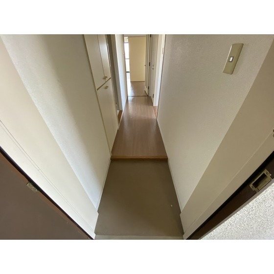 プレステージ市川 玄関