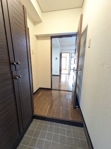 ニューアネックス 玄関