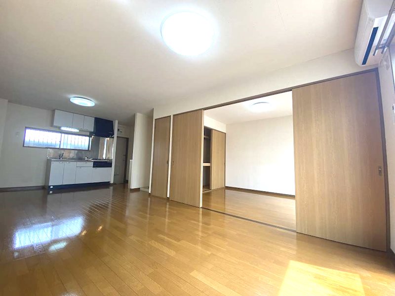 リーエイパレス リビング