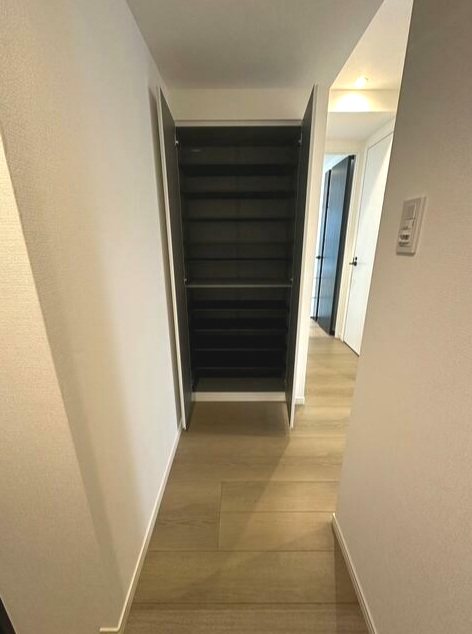 エストゥルース浅草 玄関