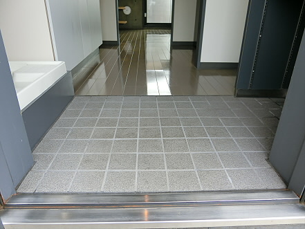 メゾンアズール 玄関