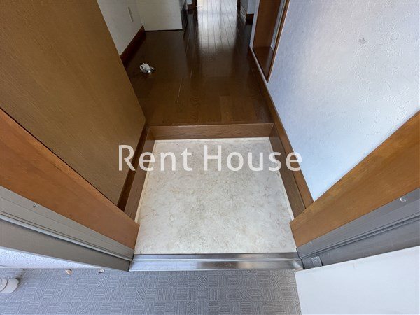 Cour du village（クードゥヴィラージュ） 玄関