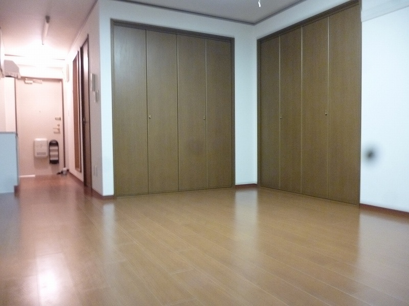 メイプルヒルズ　【東京外国語大学受験生事前予約可能物件】 リビング