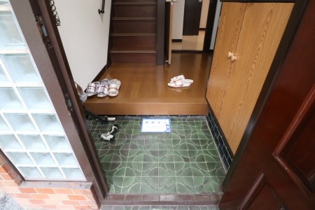 人形（ひとかた）邸 玄関