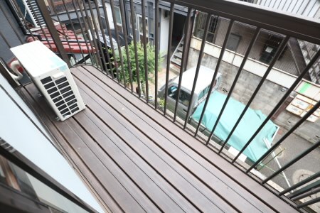 人形（ひとかた）邸 ベランダ