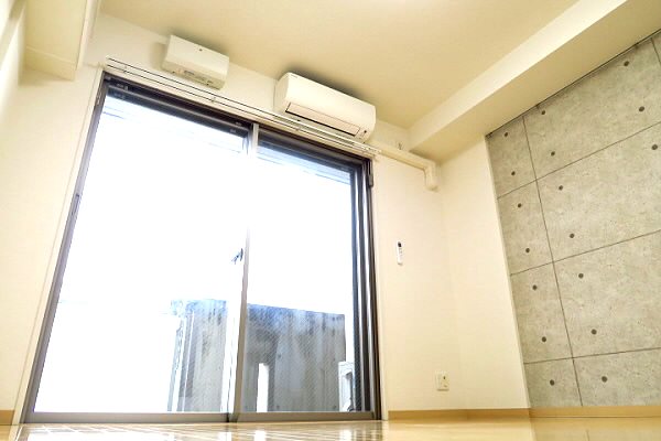 エフ・デビュー リビング