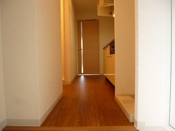 ウエストログイサーラ 玄関