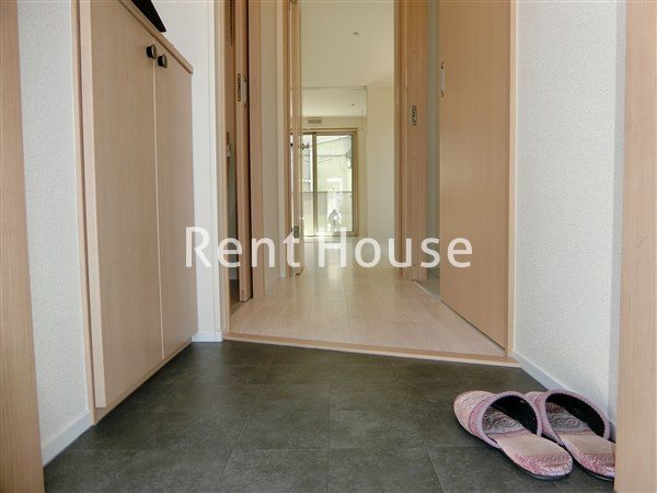 ファミール石原 玄関