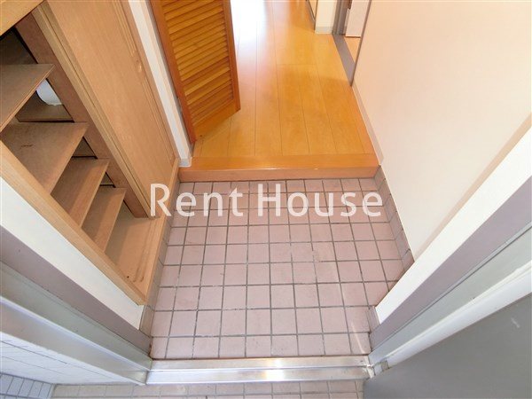 ランドマーク三鷹 玄関