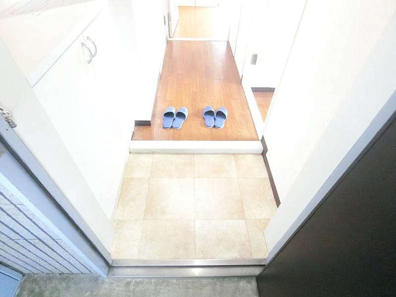 クレストアゼリア  玄関