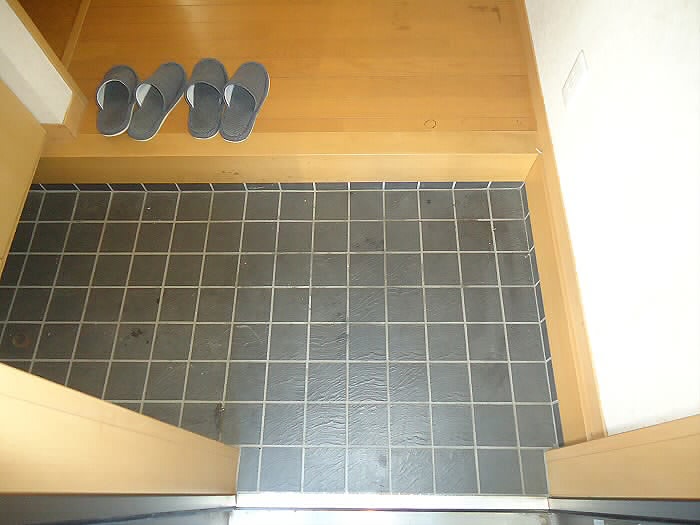 ルピナス烏山A棟 玄関