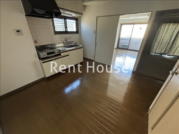 ラカーサモモイ リビング