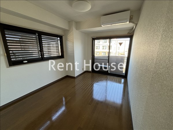 ラカーサモモイ ベッドルーム